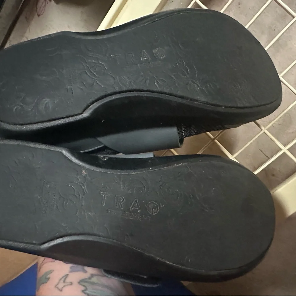 Traq by Alegria‎ Men's Black Slip-On Sneakers